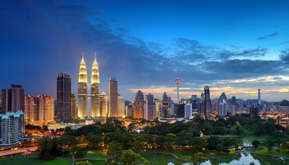 Fototapeta premium kuala lumpur malaysia skyline at dusk over the park