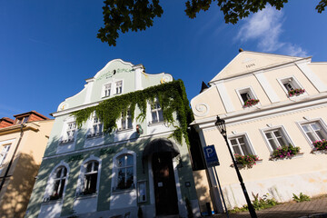 Kościół parafialny i stare kamienica miasteczka Stramberk Czechy © kubikactive