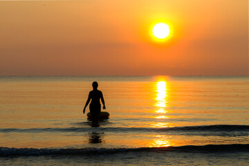 Fototapeta premium Woman with sunrise and silhouette