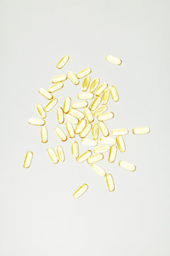 Softgel vitamin capsules for health supplements