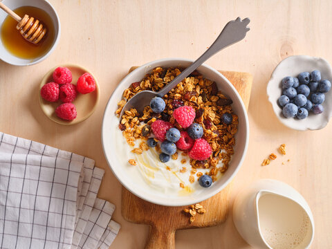Delicious breakfast with granola and fresh berries