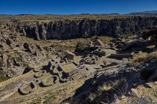 T'aqrachullo rises like a forgotten city carved into stone. Spread across seventeen hectares of windswept mesa in Espinar, Cusco, this ancient citadel holds nearly six hundred structures shaped by War