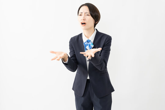 制服を着た受付係の女性　ジョブイメージ