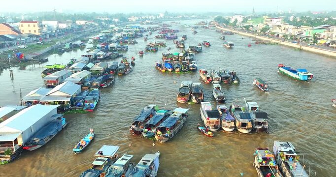 Bustling morning at Cai Rang Floating Market in Can Tho, Vietnam, where dozens of boats trade fresh fruits and agricultural products along the Mekong River
