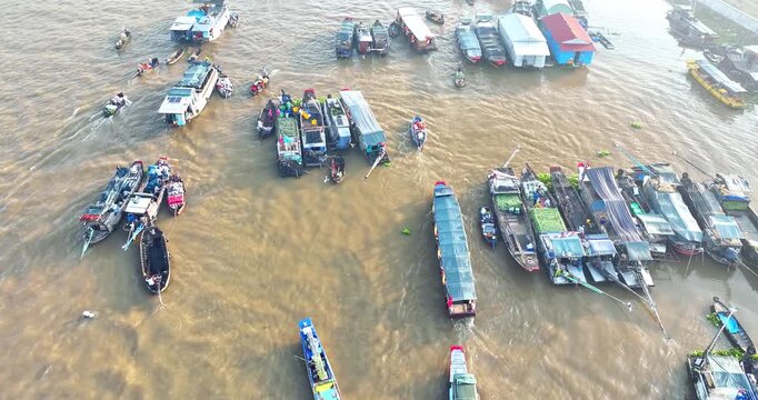 Bustling morning at Cai Rang Floating Market in Can Tho, Vietnam, where dozens of boats trade fresh fruits and agricultural products along the Mekong River