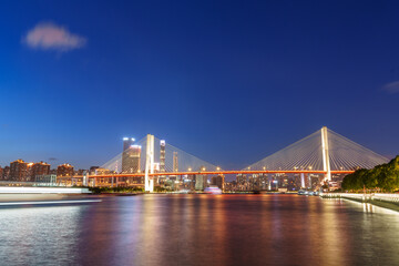 Naklejka premium Nanpu Bridge at Night with Light Trails