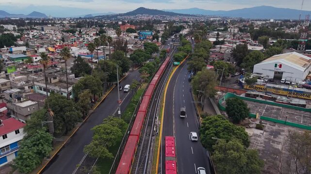 4K video of Eje 3 Francisco del Paso y Troncoso in Mexico City during sunset, featuring Metrobus, metro infrastructure and urban traffic under a clear sky.
