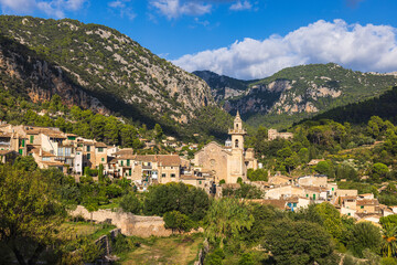 Obraz premium In the historic center of Valldemossa