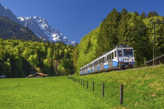 Bayerische Zugspitzbahn cogwheel railway with Zugspitze 2962m in spring, Grainau, Werdenfelser Land, Upper Bavaria, Bavaria, Germany