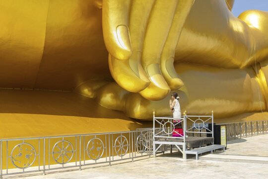 Largest Buddha statue in Thailand (Luang Pho Yai), Thai woman, Wai gesture (traditional gesture of respect, greeting or thanks), Wat Muang, Ang Thong, Amphoe Wiset Chai Chan province, Thailand