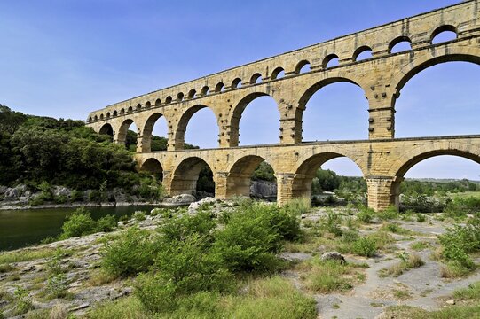 Roman aqueduct of the Pont du Gard, on the Gardon river, UNESCO World Heritage Site, Languedoc-Roussillon, France