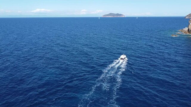 mare con barca a ponza