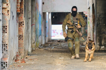 Obraz premium Armed Soldier With Military Dog Patrolling Abandoned Urban Building Wearing Tactical Gear