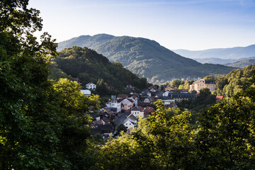 Panoramiczny widok na miasteczko Stromberk Czechy © kubikactive