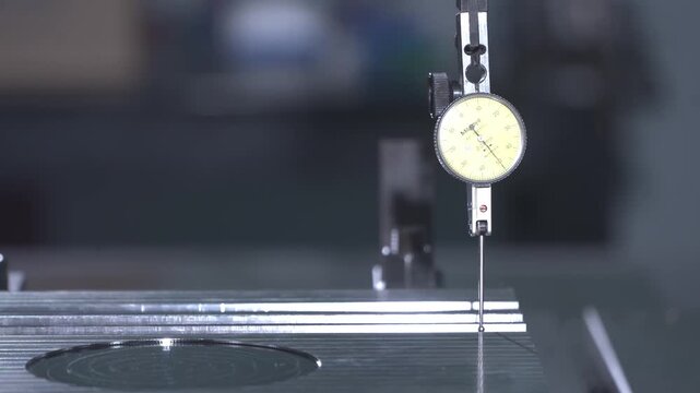 CNC Machine Tool Grinding Precision Mold Surface 4K