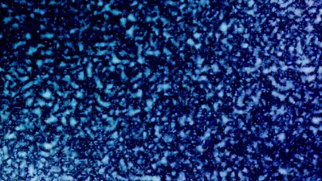 深い青に広がる細かいノイズと粒子感のある質感背景素材