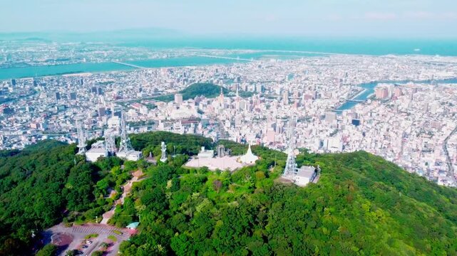 徳島の眉山と街の風景を空撮　4K