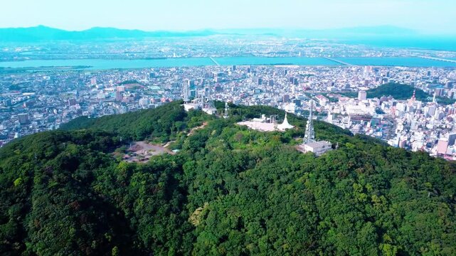 徳島の眉山と街の風景を空撮　4K
