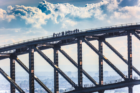 A line of climbers on the steel arch of the Harbour Bridge