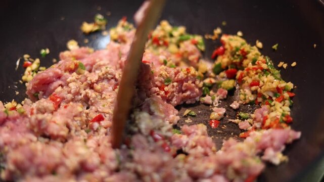 Stir-fry minced pork with chili and garlic