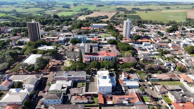 Igreja Matriz Mandaguari - Par&oacute;quia Nossa Senhora Aparecida, uma imagem a&eacute;rea- Mandaguari, Paran&aacute;, Brasil