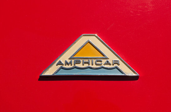 Hood emblem Close-up  Amphicar 770 60s
