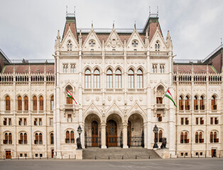 Obraz premium magnificent historic parliament building featuring rich architectural ornamentation details