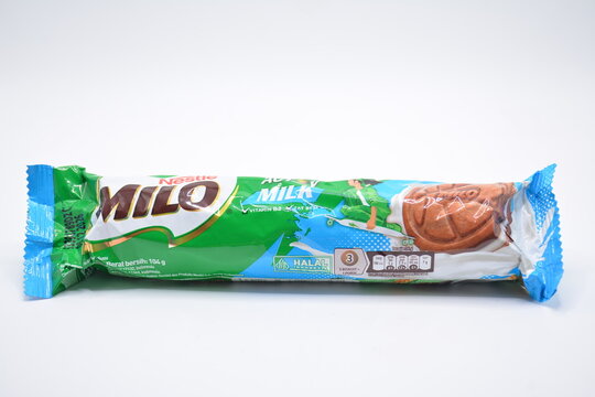 Nestle milo activ milk biscuit sandwich pack in Manila, Philippines