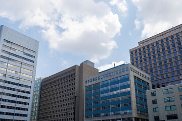 Fototapeta premium OTTAWA, CANADA - JULY 10, 2025: Scenic view of historic buildings