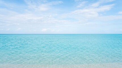 Fototapeta premium Turquoise ocean horizon under a bright sunny blue sky with tropical