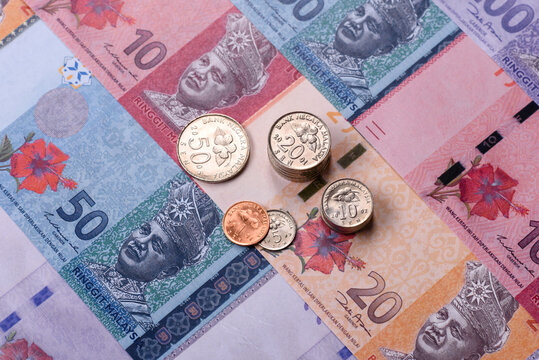 Malaysian ringgit banknotes as a tool for trade and financial transactions. The Malaysian ringgit