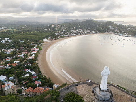Green hills with houses in San Juan Del Sur