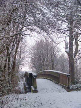 Br&uuml;cke &uuml;ber die Leine im Winter