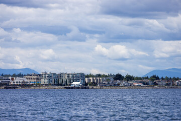 Obraz premium Sidney Waterfront Skyline on Vancouver Island BC Canada With Cloudy Sky and Coastal Buildings