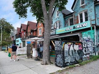 Obraz premium Vintage clothing store with outdoor display on sidewalk, Kensington Market bazaar, Toronto
