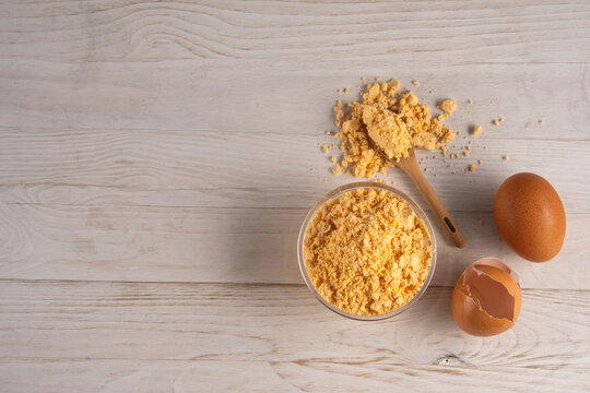 Egg powder with whole eggs, preparation for baking or cooking recipes