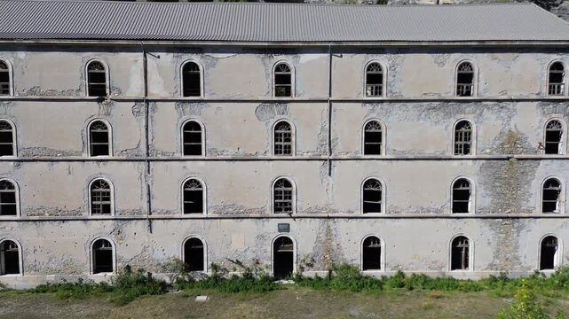 Fort de Tournoux - Forteresse militaire de la vall&eacute;e de l'Ubaye - Alpes-de-Haute-Provence, France - drone 4k