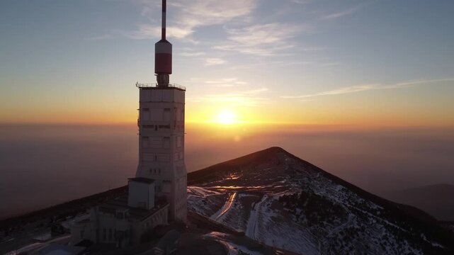 Mont Ventoux - G&eacute;ant de Provence et sommet lunaire - Vaucluse, Provence, France - drone 4k