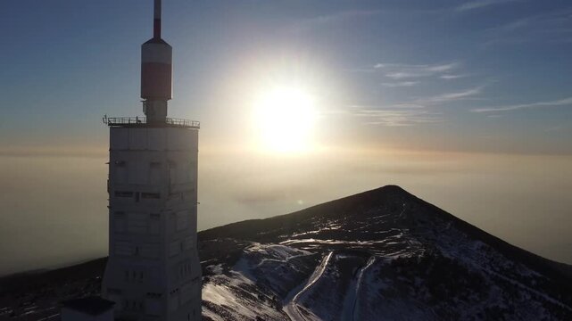 Mont Ventoux - G&eacute;ant de Provence et sommet lunaire - Vaucluse, Provence, France - drone 4k