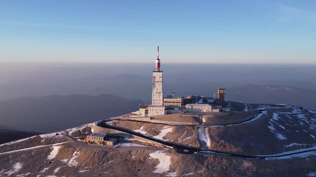 Mont Ventoux - G&eacute;ant de Provence et sommet lunaire - Vaucluse, Provence, France - drone 4k