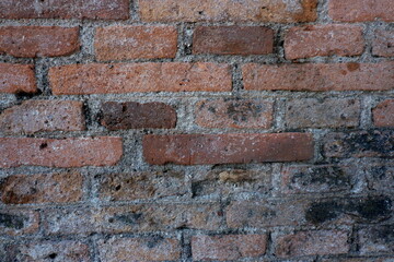 Fototapeta premium Old brick wall background with detailed rough texture and traditional masonry pattern, suitable for architecture, renovation, and industrial design concepts.