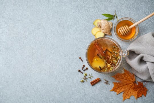 T&eacute; caliente con rodajas de membrillo y hierbas de monta&ntilde;a