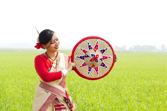 Bihu woman holding a jaapi 