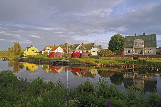 Picturesque house landscape reflected in the water, surrounded by blooming nature in spring, G&ouml;ta Canal, Karlsborg, V&auml;stra G&ouml;talands l&auml;n, Sweden
