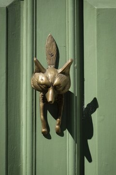 Light green, coffered door with fox shaped brass door knocker and house number 33, Chelsea, London, Great Britain, England, Great Britain