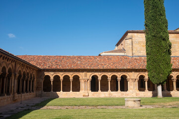 Fototapeta premium Romanesque cloister courtyard of San Juan de Duero Monastery in Soria, Spain