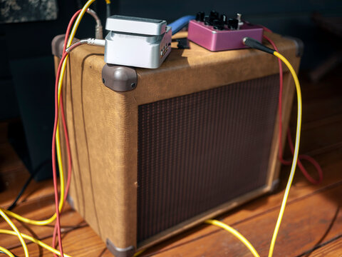 guitar amplifier and pedals connections
