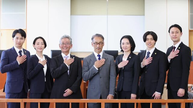 法廷に集う弁護士