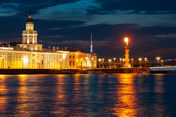 Obraz premium The Spit of Vasilievsky Island and the burning Rostral Columns. Navy Day celebration.