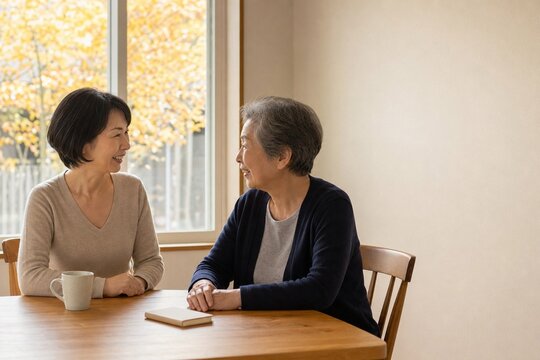 秋の自宅で穏やかに語り合う日本人の母と娘